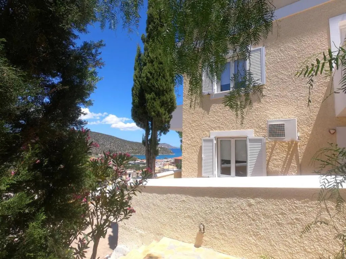 Treehouse Holiday Homes