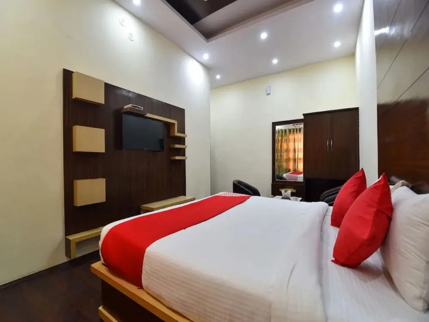 Hotel Paradise By OYO Rooms
