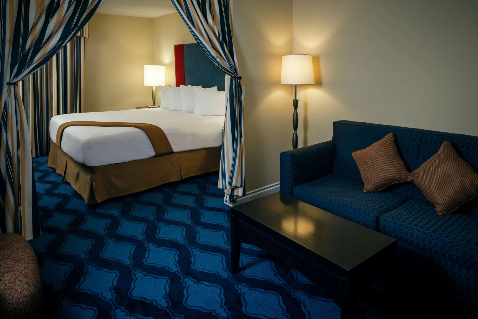 Plaza Inn & Suites at Ashland Creek