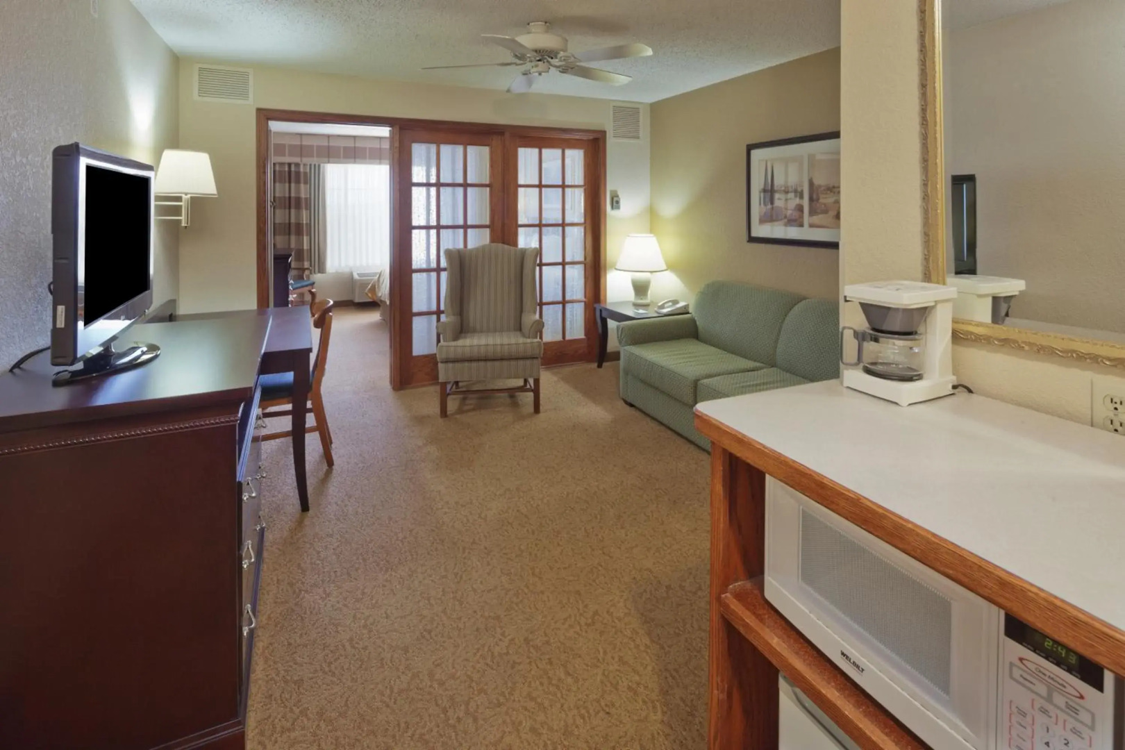 Country Inn & Suites by Radisson, West Bend, WI