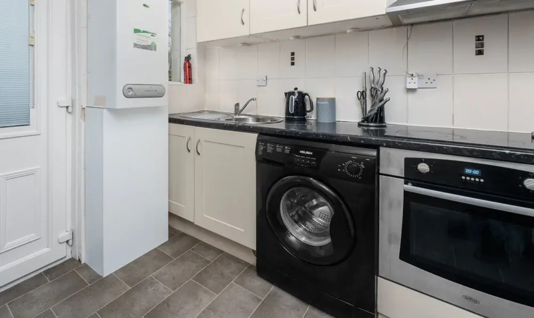 One Bedroom Apartment by Klass Living Serviced Accommodation Coatbridge - Garturk Apartment With Wifi  and Parking