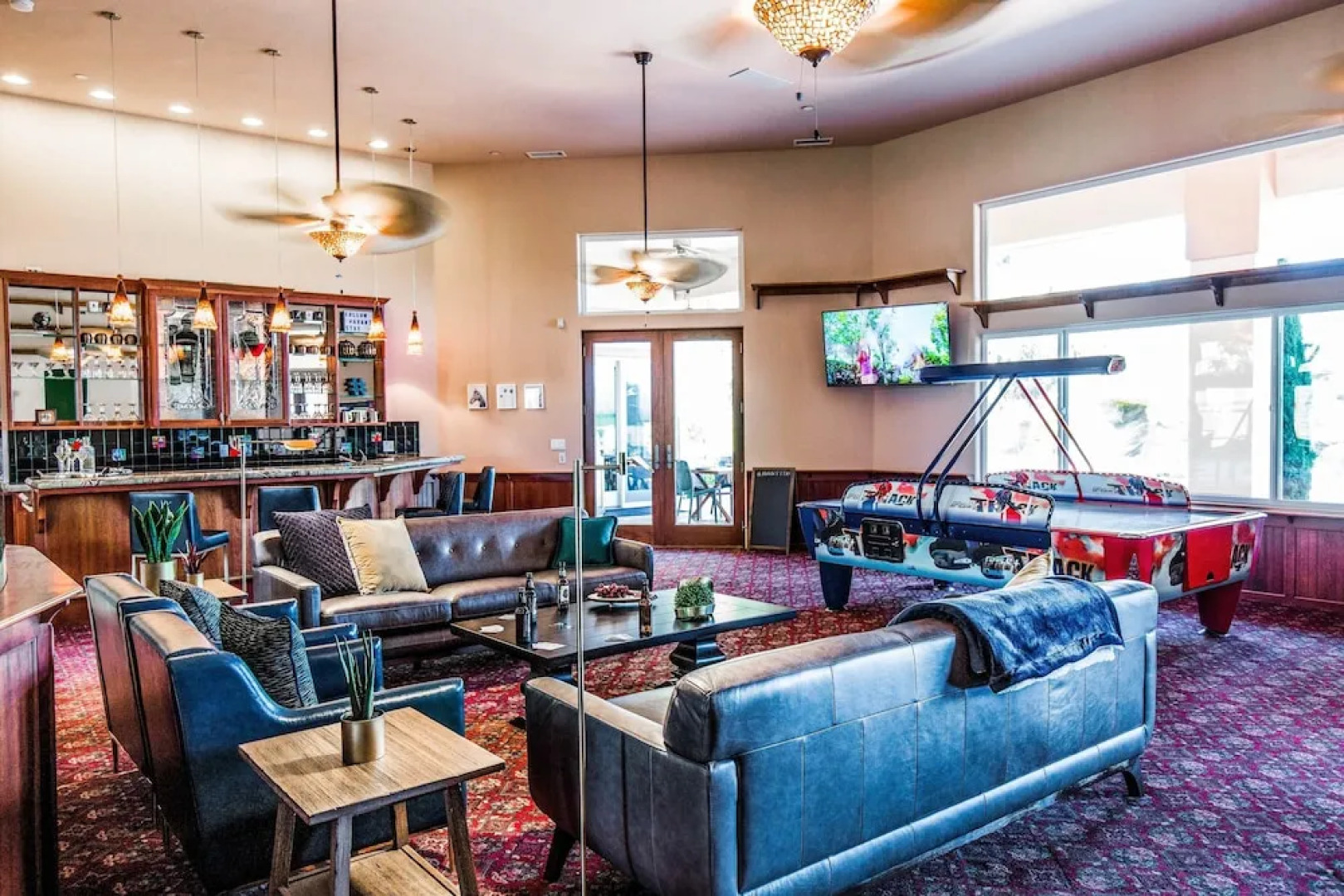 Mermaid by Avantstay Private Estate w/ Pool, Volleyball & Arcade!