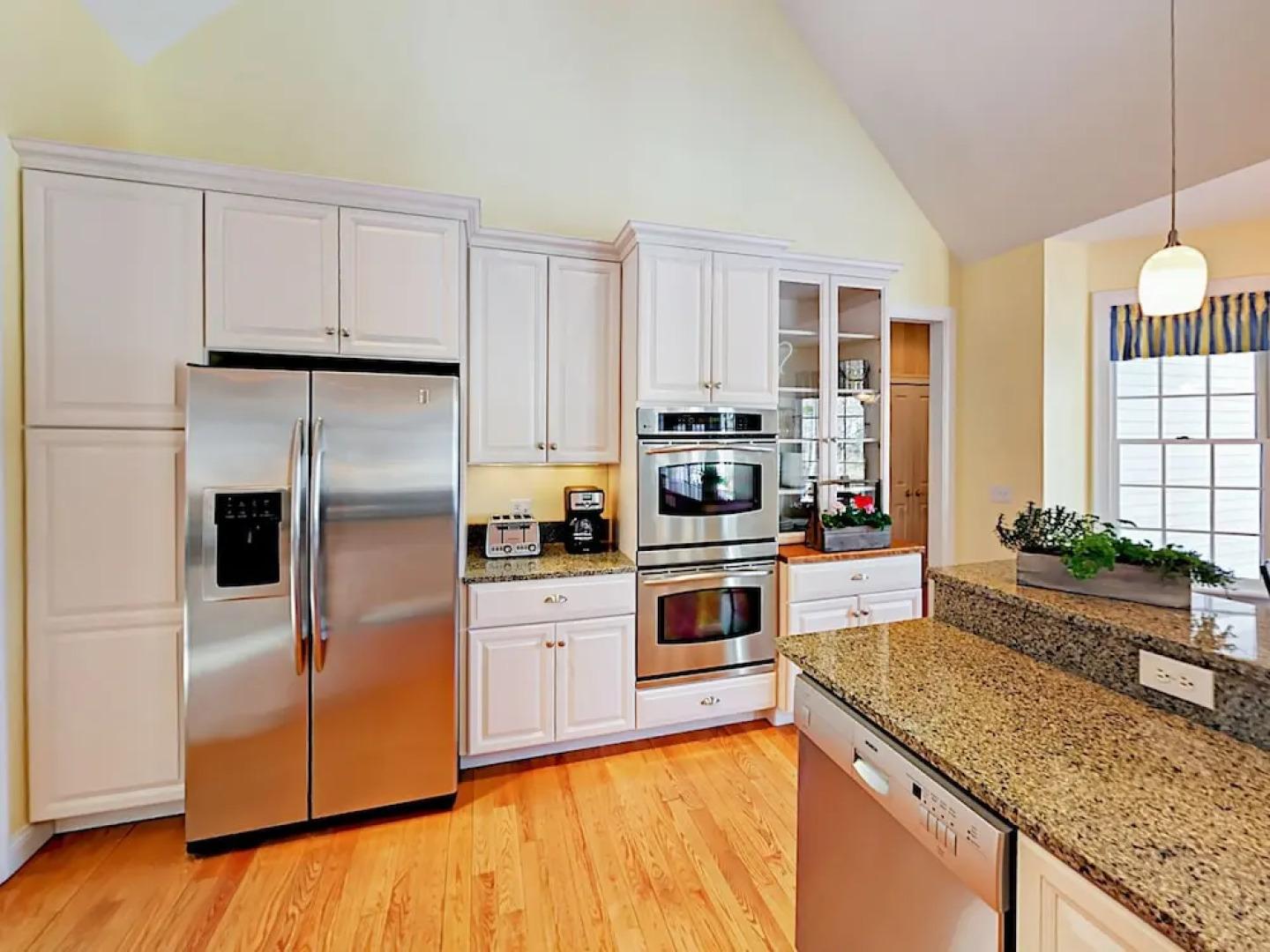 7 Apple Hill Lane Home 3 Bedrooms 2.5 Bathrooms Home