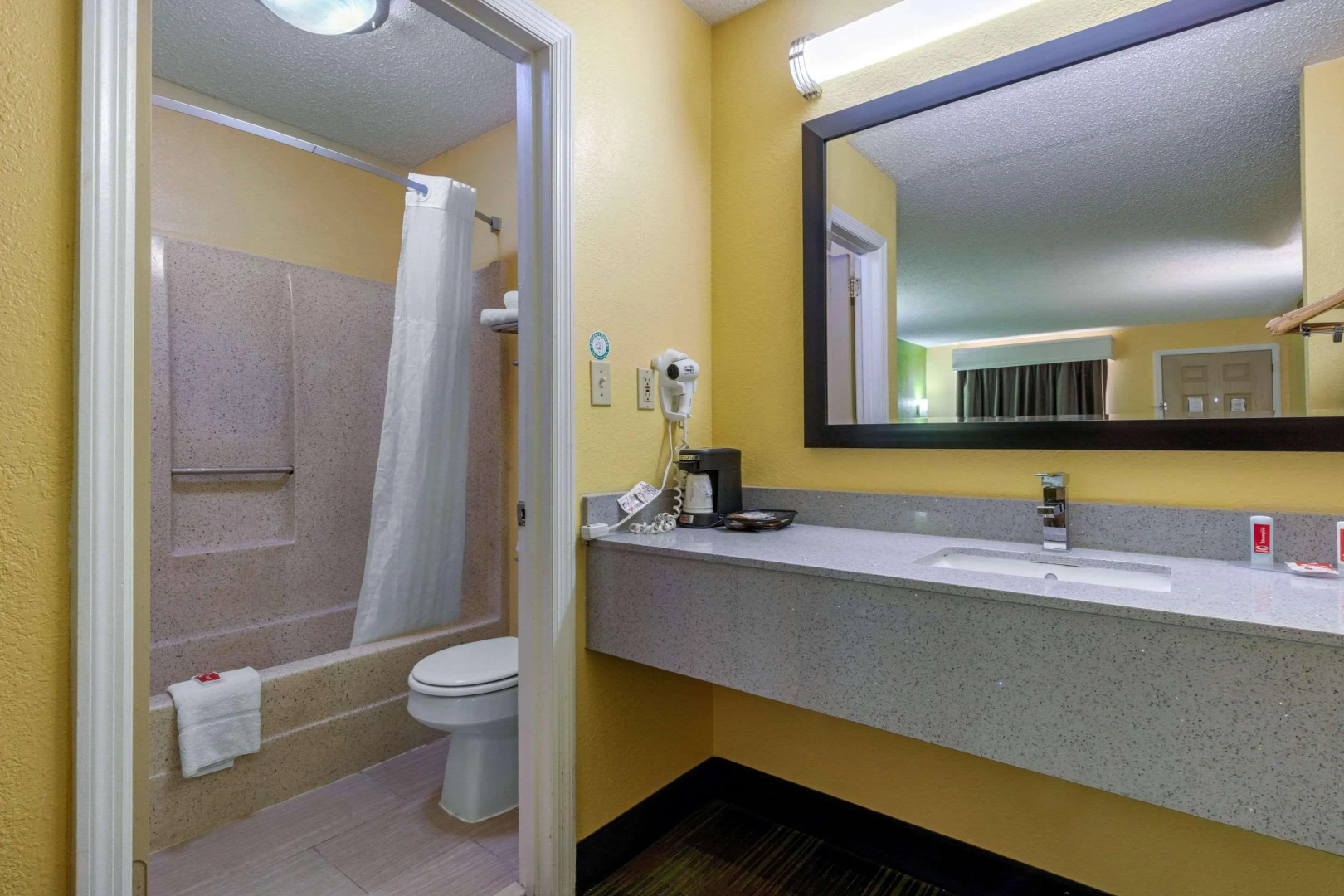 Econo Lodge Nashville near Percy Priest Lake