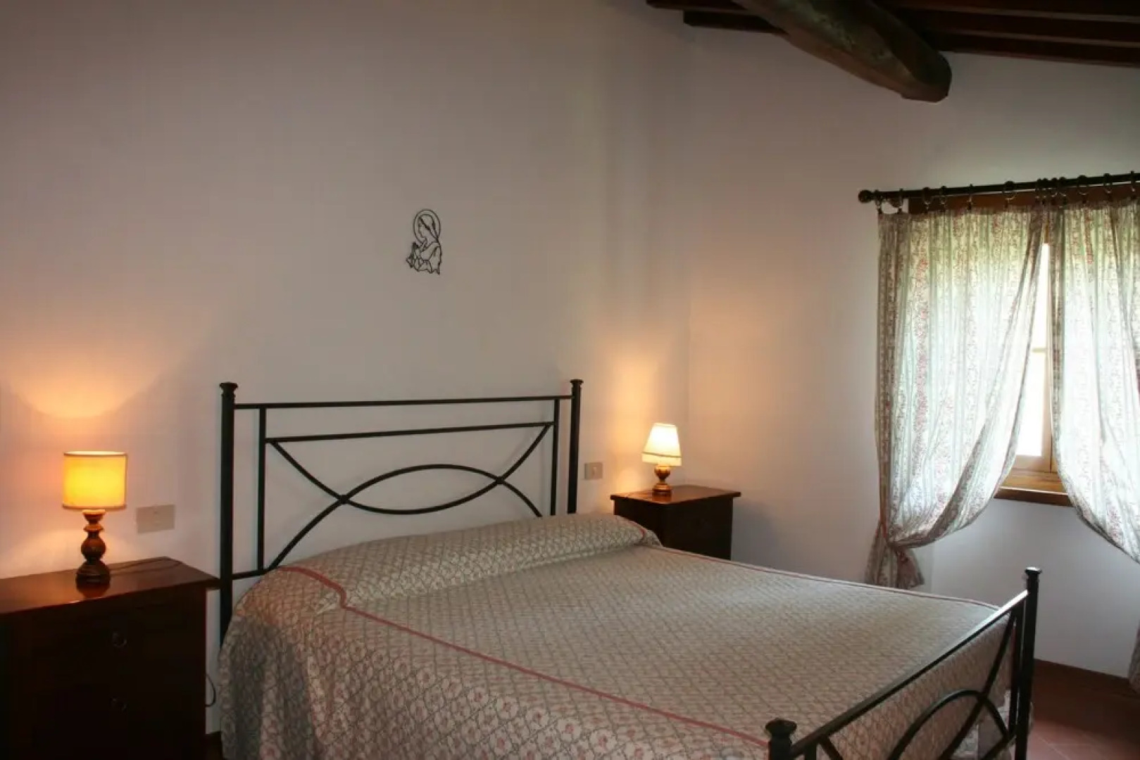 Wonderful private villa with WIFI, private pool, TV, pets allowed and parking, close to Arezzo