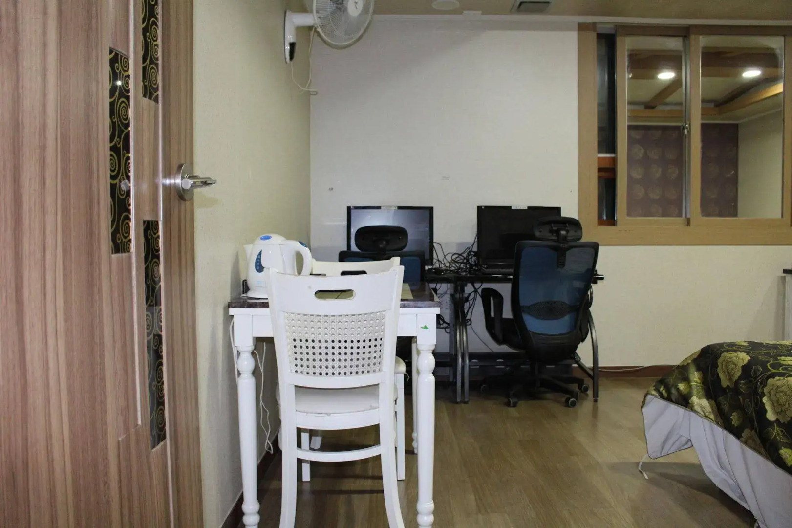 Breakfast at Tiffany's Motel