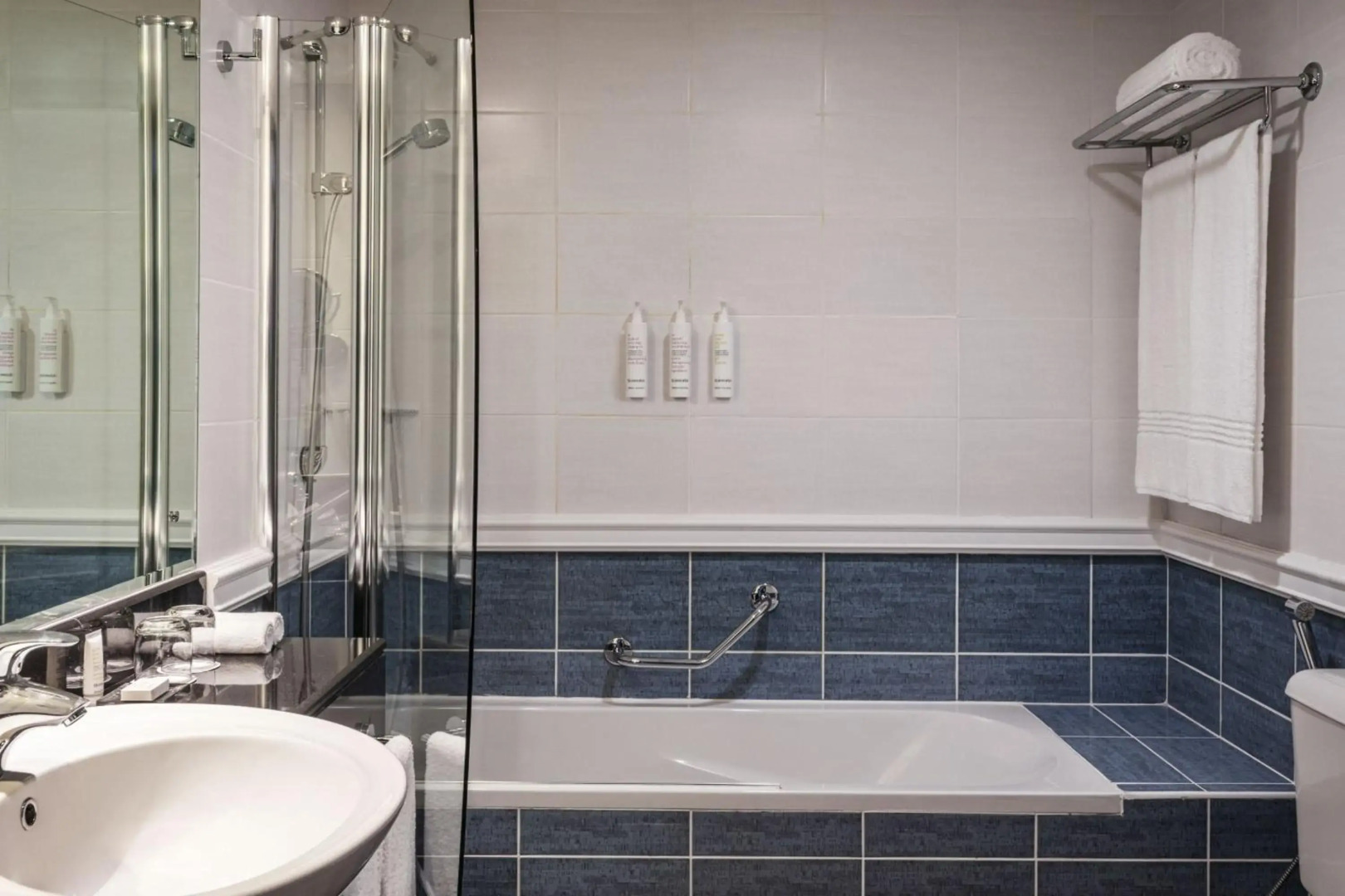 Dubai Marriott Harbour Hotel & Suites