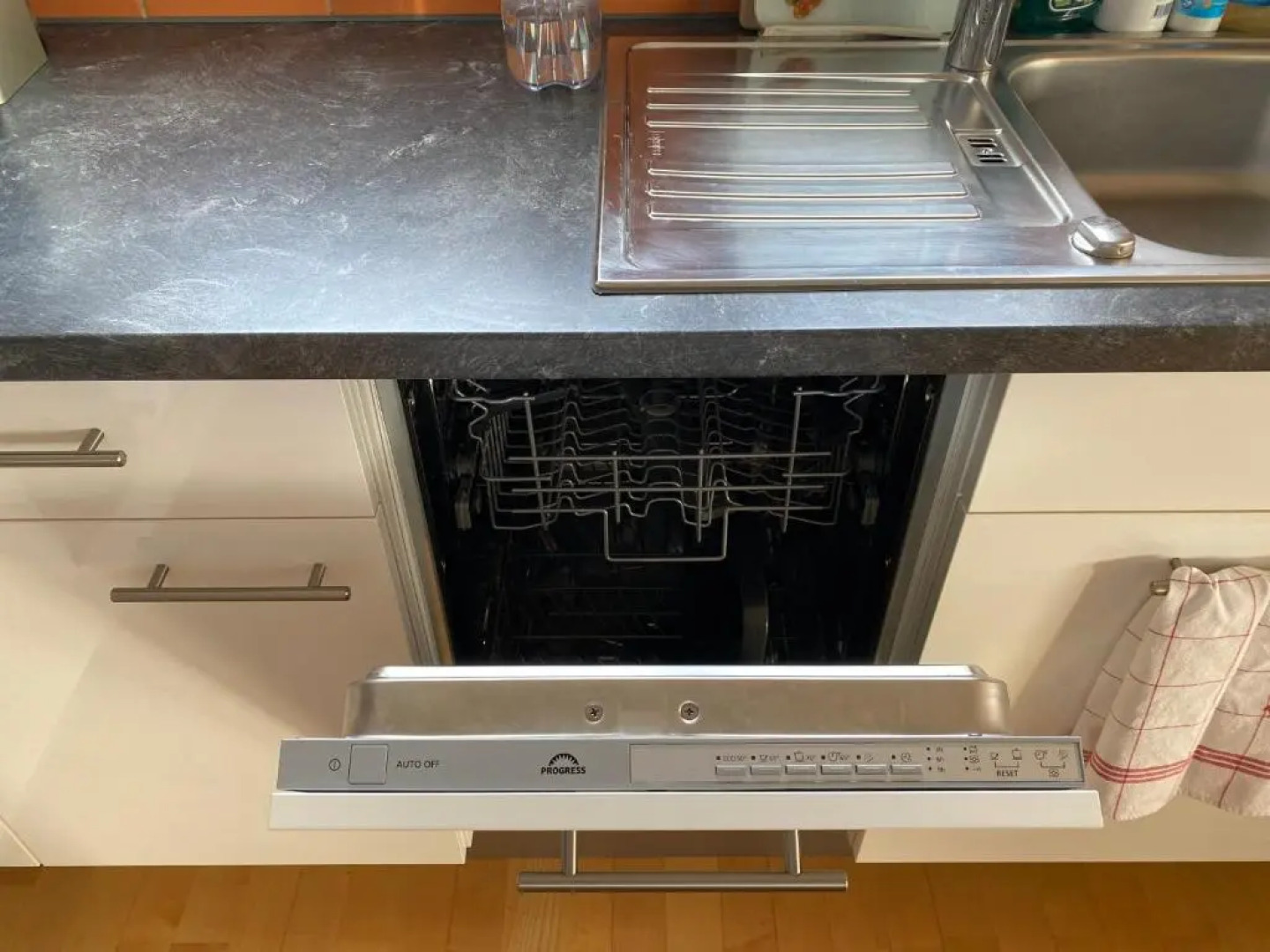 A beautiful apartment with direct view at the lake for 4 persons