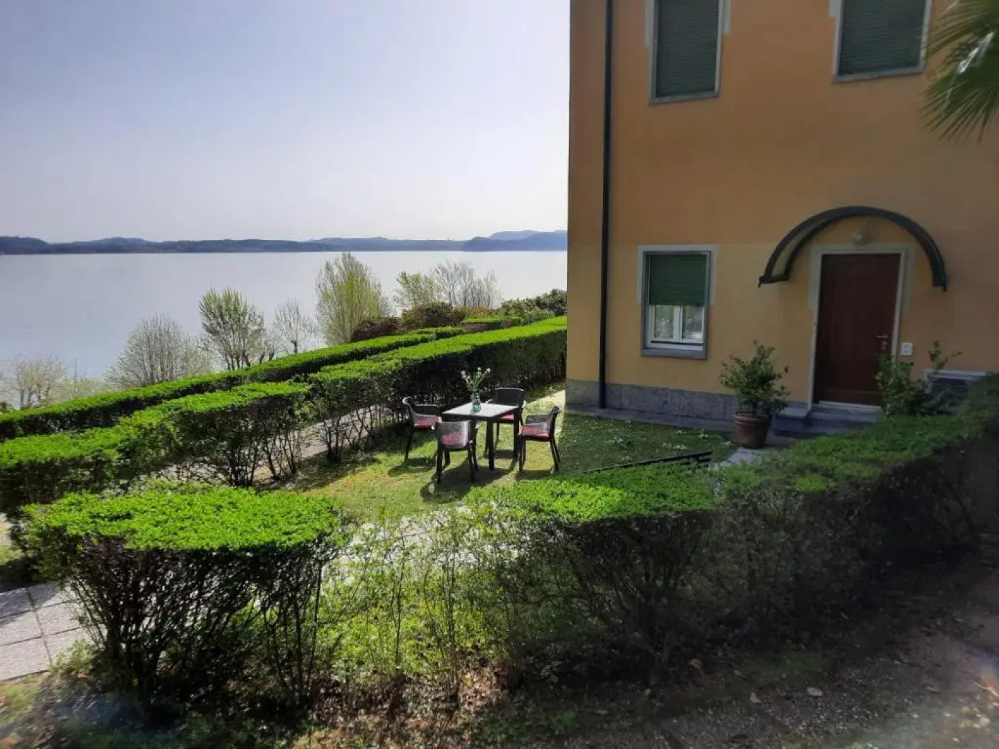 Appartamento GIOIOSA 2 con giardino e vista Lago Maggiore