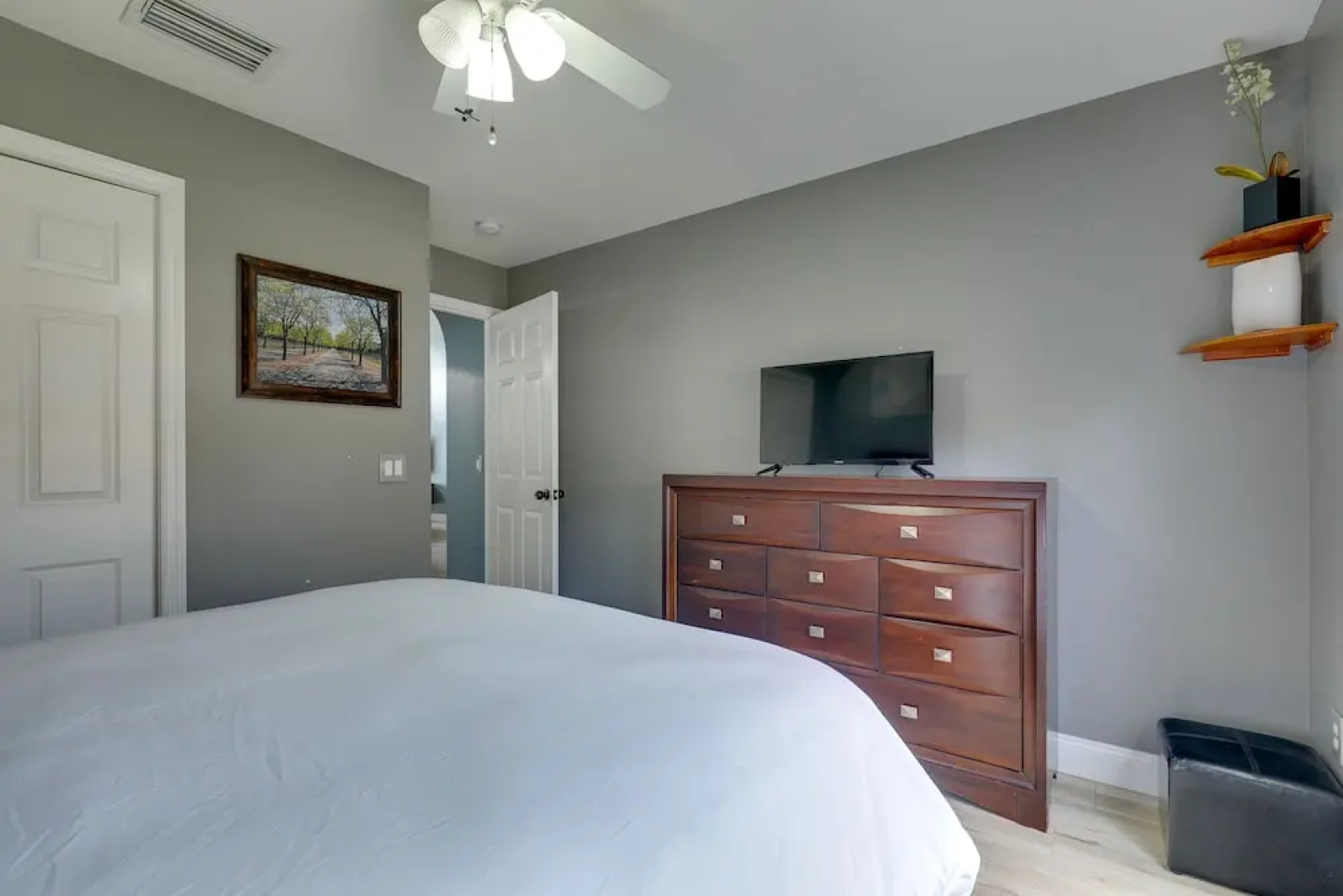 Bright Getaway w/ Ski Lake, 11 Miles to Dtwn Tampa