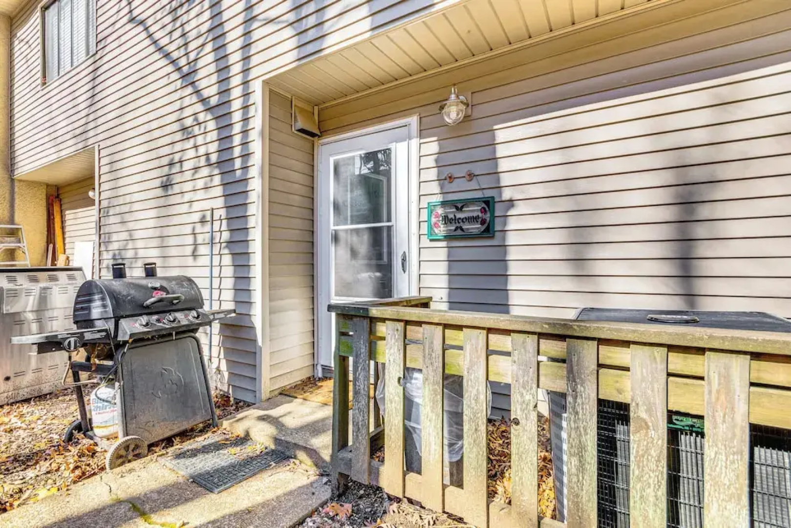 4 Mi to Greers Ferry Lake: Condo w/ Deck & Balcony