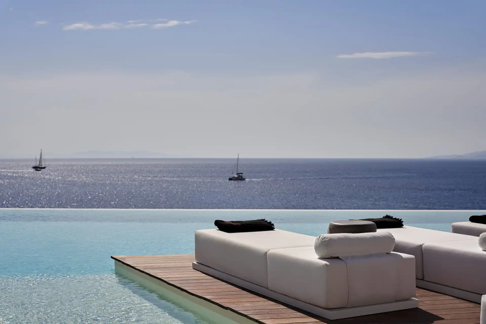 Kouros Hotel & Suites