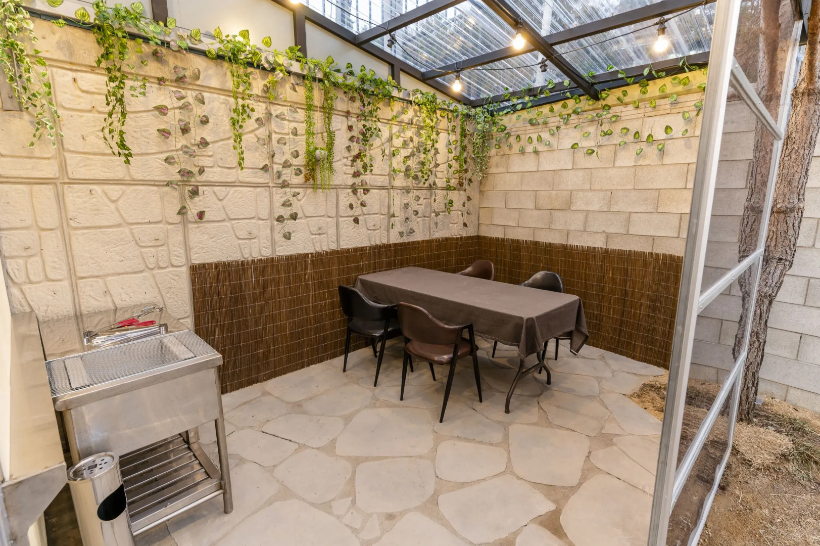 Two Romantic Birds Pool Pension