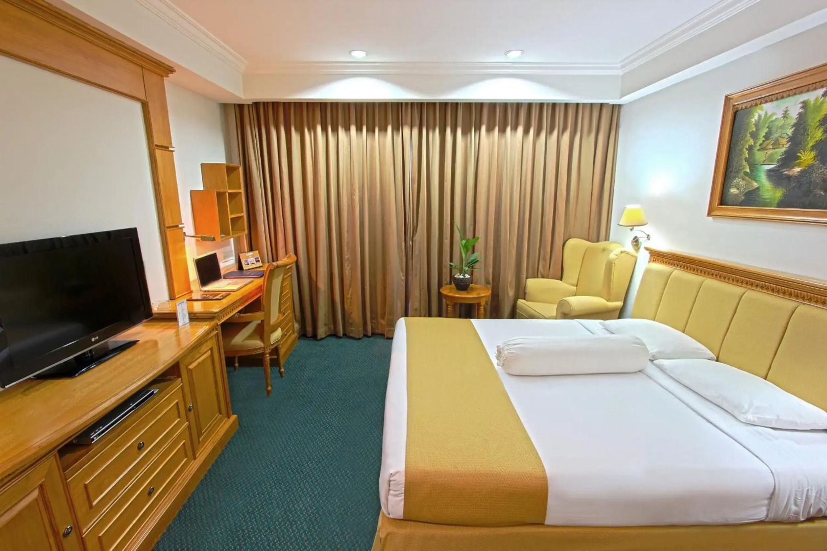 Harmoni Suites Hotel