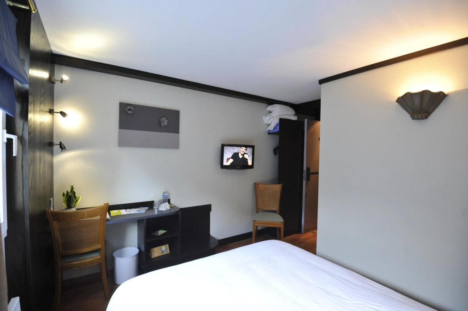 Cottage Hotel