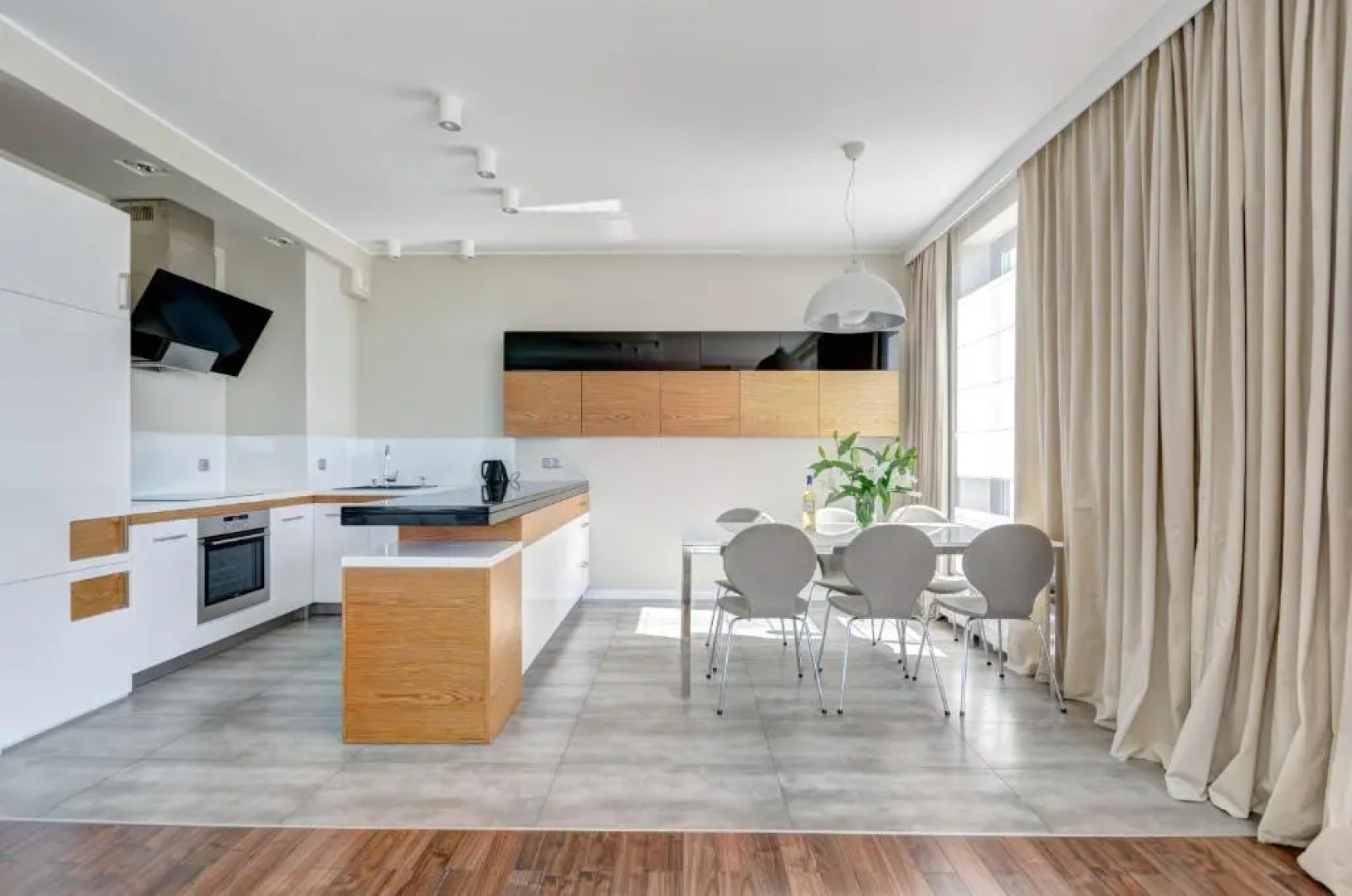 Luxury Voyager Sea Towers