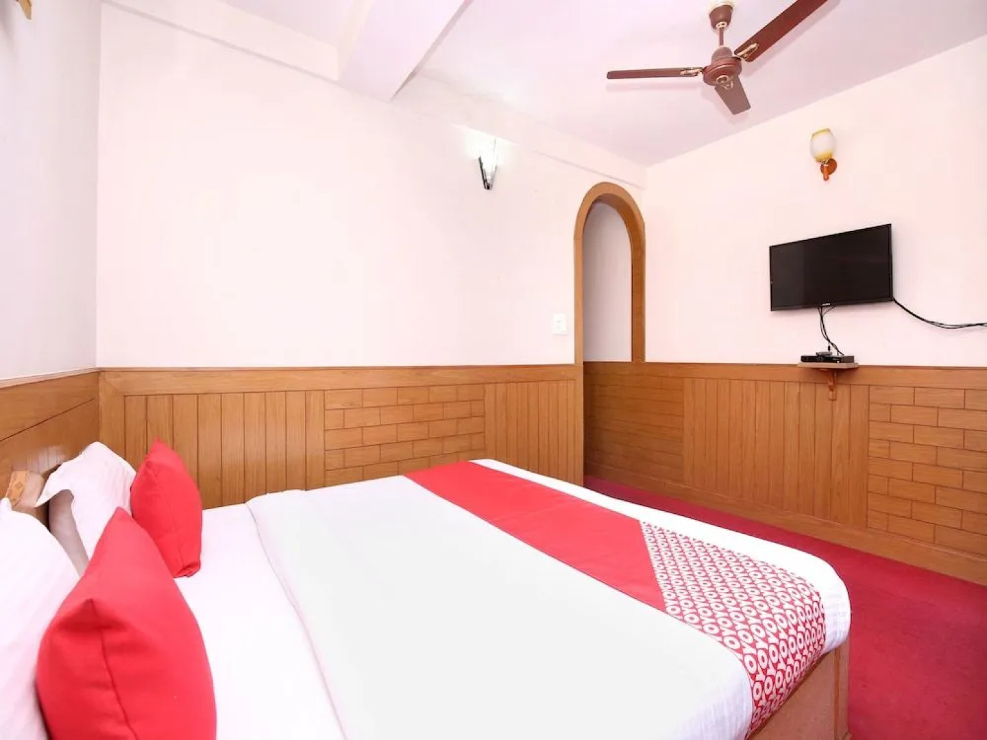 OYO 14106 Home Exotic Hill View Shoghi