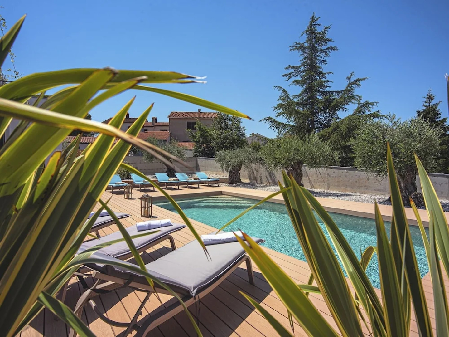 Villa in Stinjan With Pool and Sea View