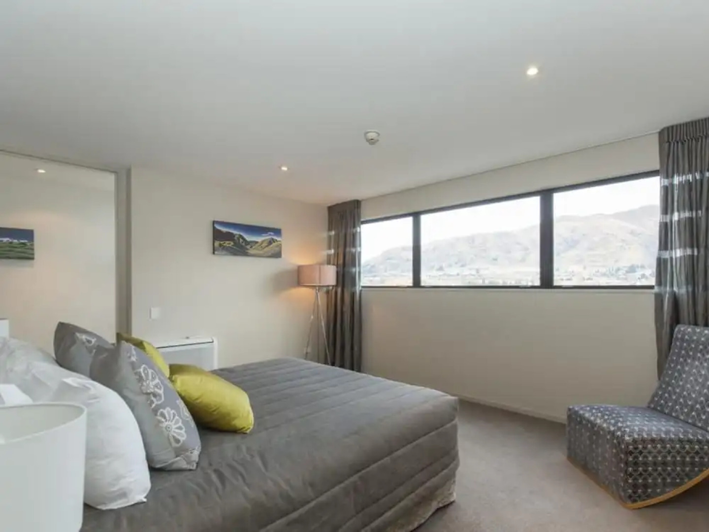 Lakeshore Springs Apartments