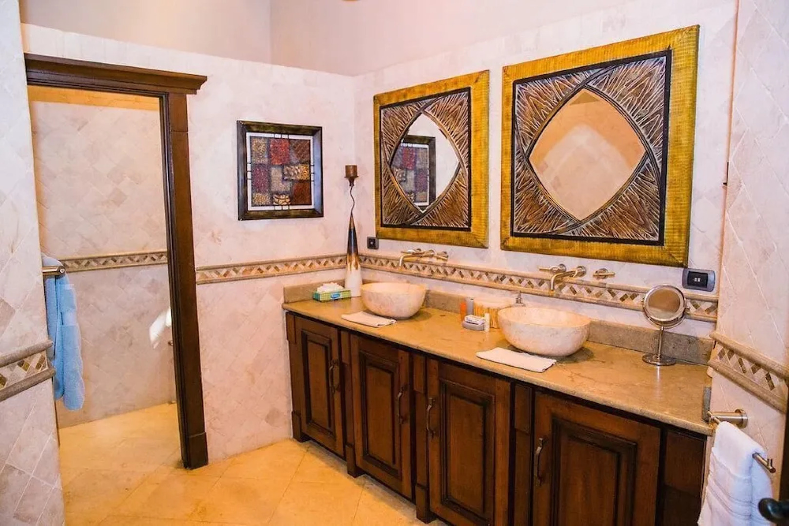 Luxurious Beachfront Mansion with a Stunning Infinity Pool in Playa Flamingo