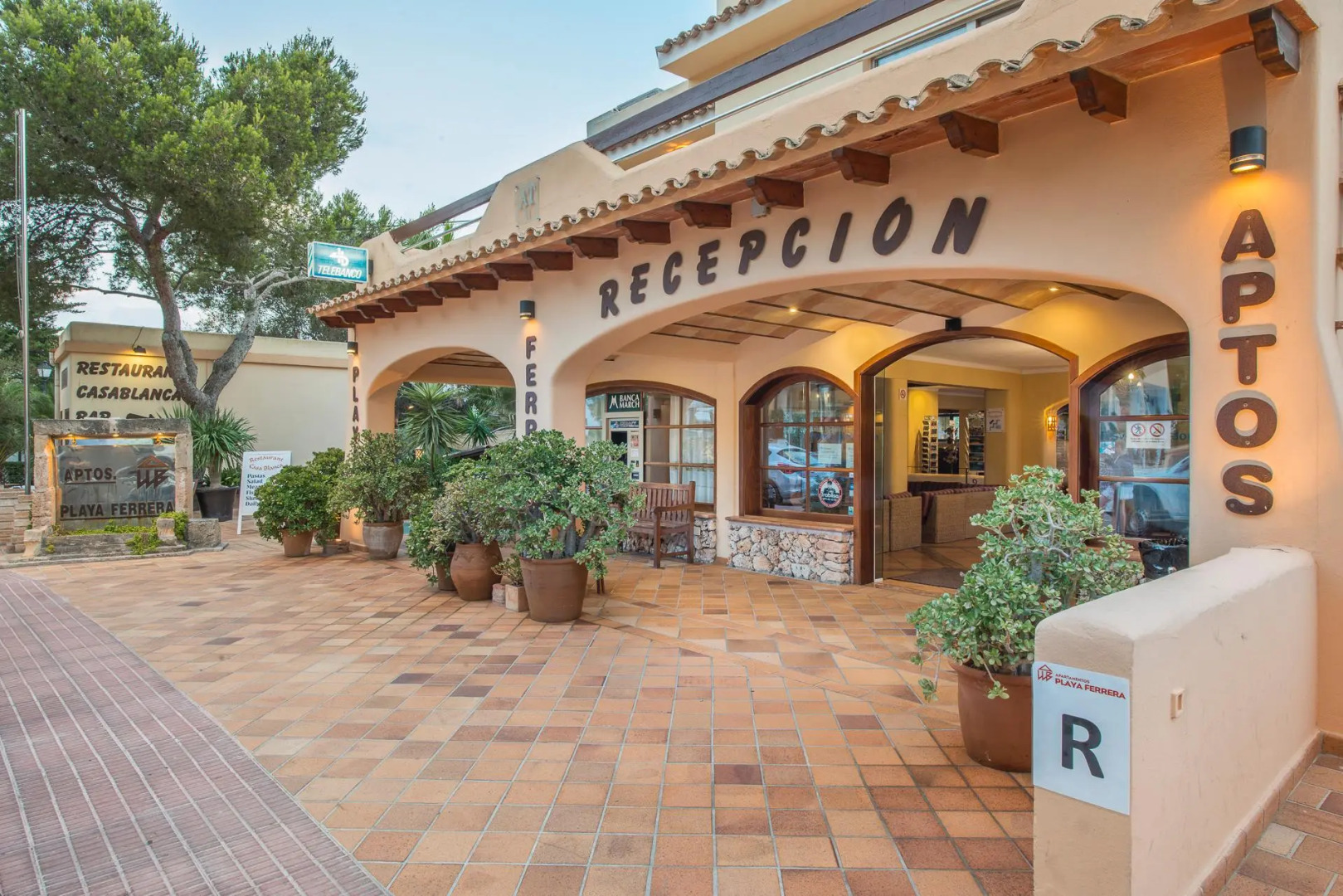 Apartamentos Playa Ferrera