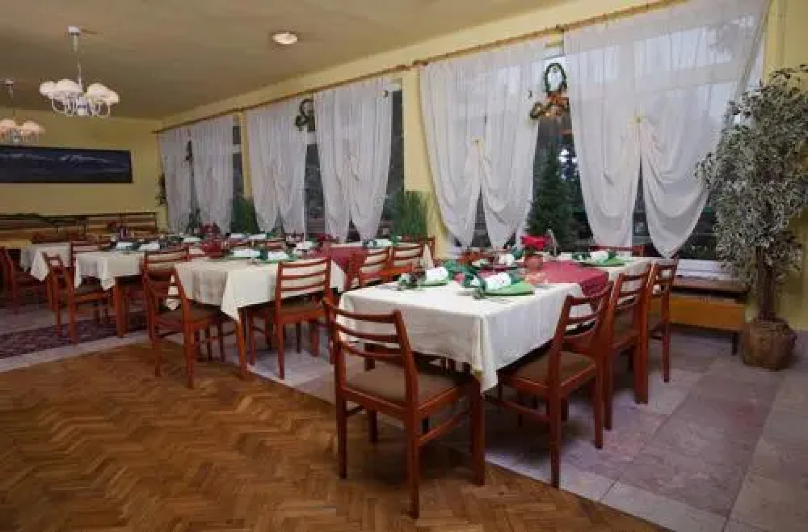 Bungalovy pri Hoteli Spojar