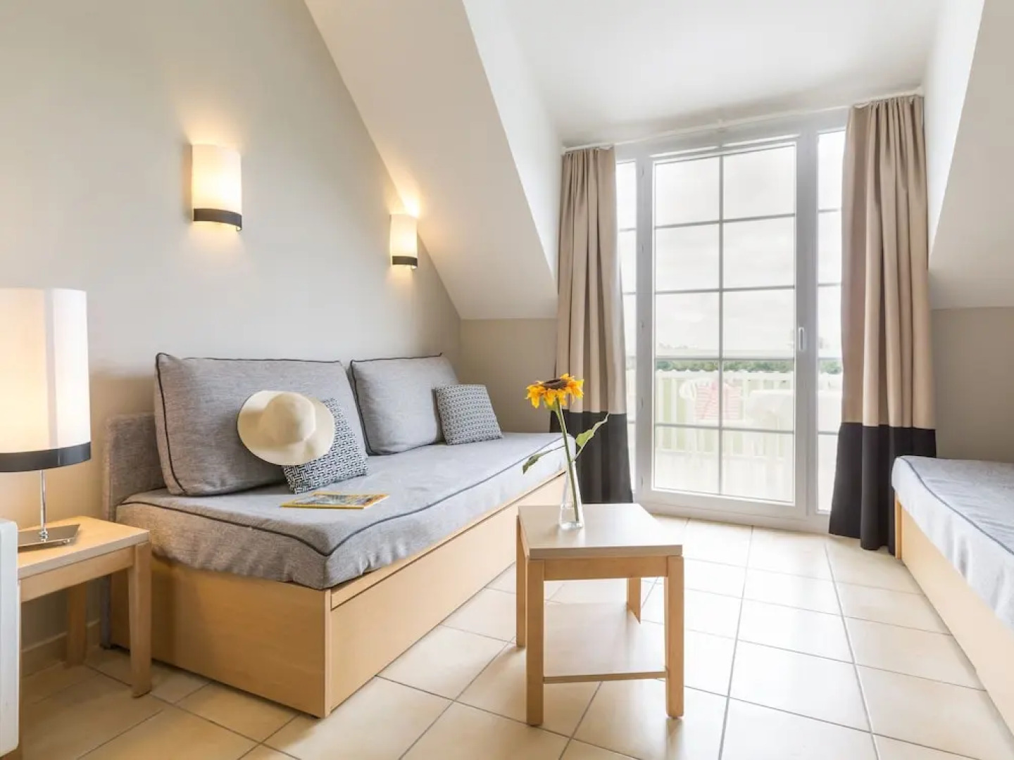 Modern Apartment With Buth tub Near the Historic Omaha Beach