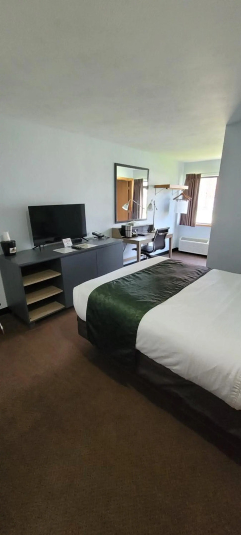 Pictured Rocks Inn & Suites