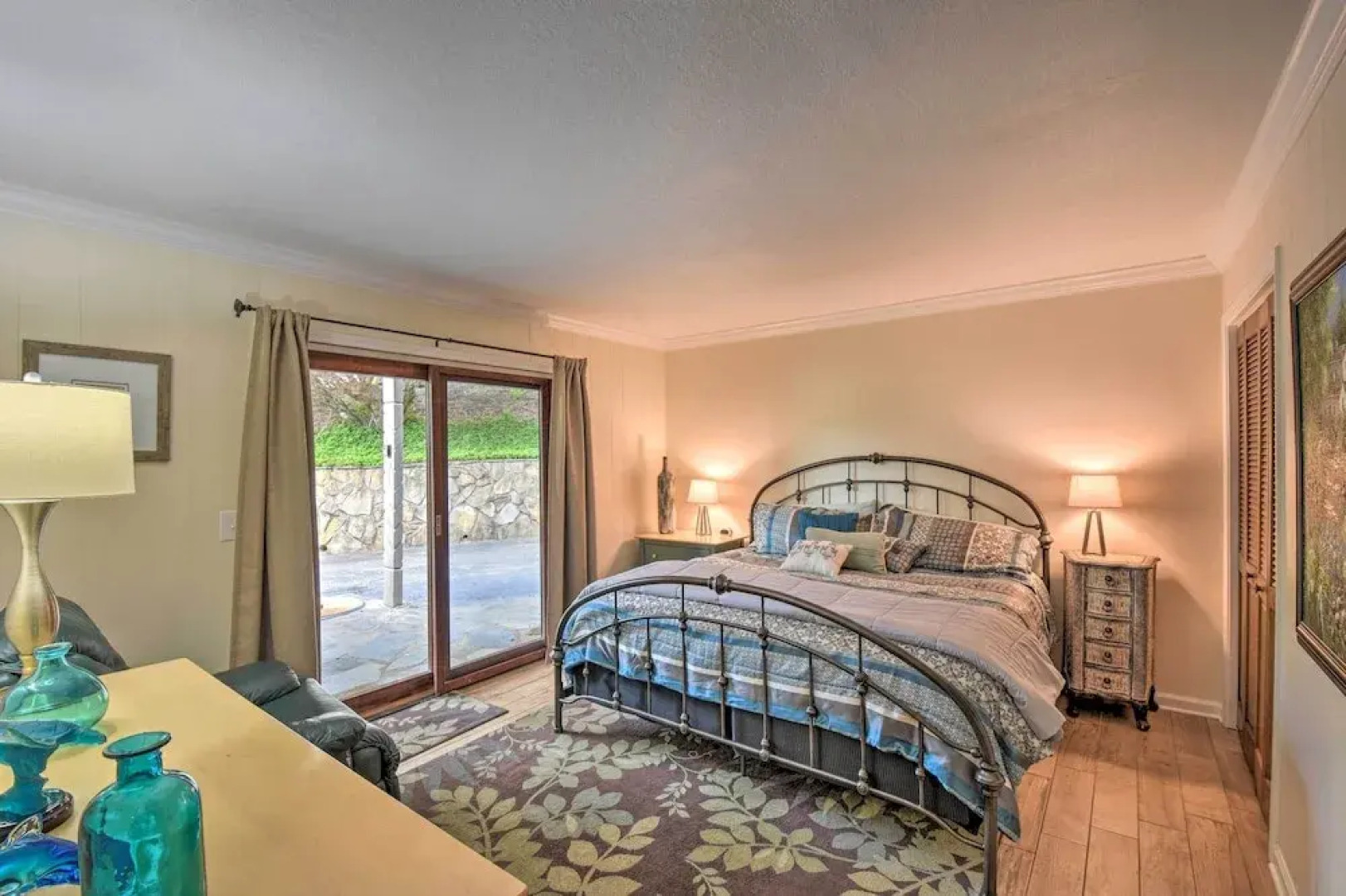 Picturesque Sky Haus Sanctuary w/ Mountain Views