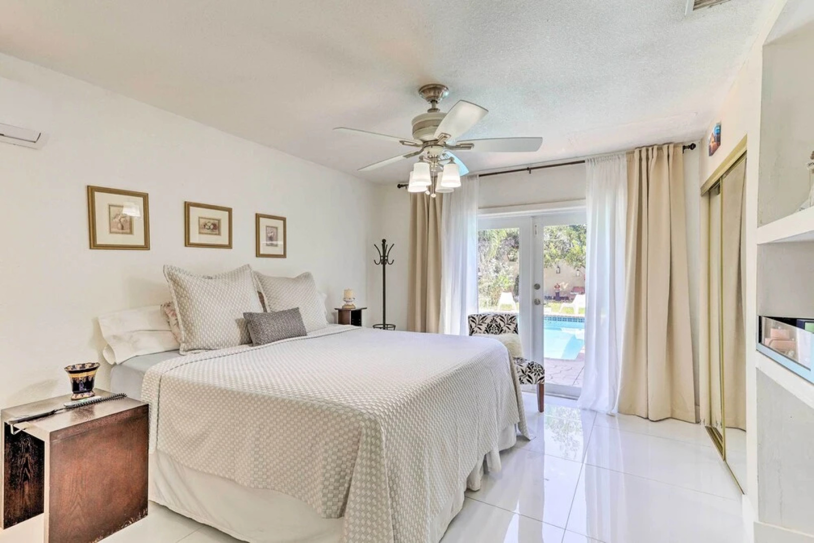 Sunny Miami Retreat - Pool, Patio & Gas Grill!