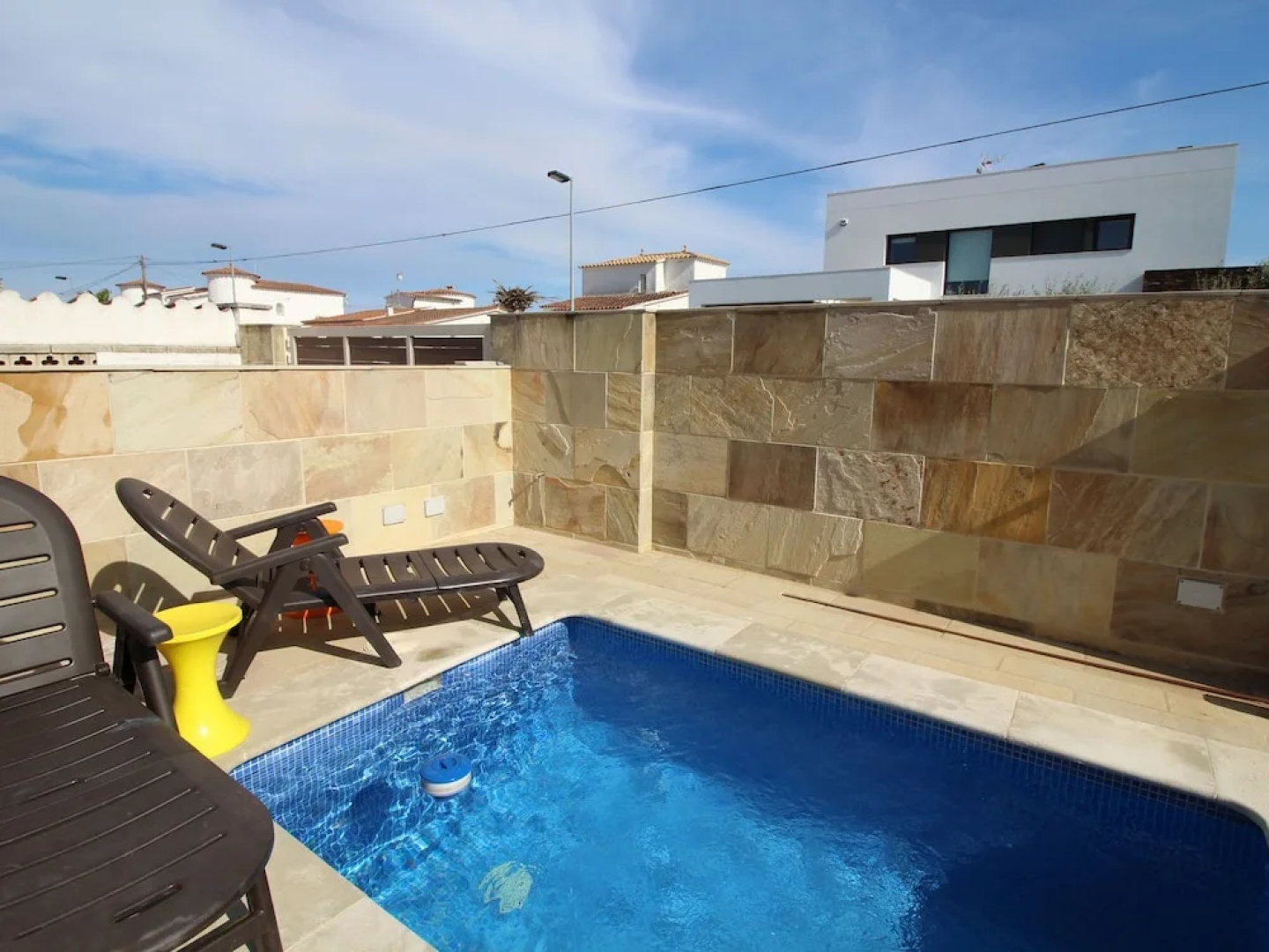 Peaceful Holiday Home with Private Pool in Empuriabrava