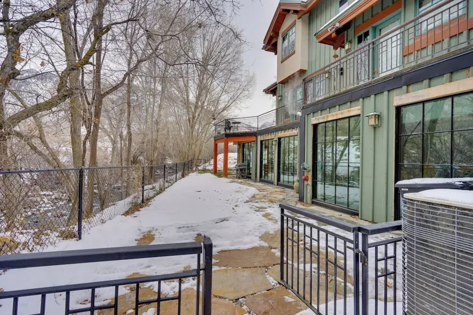 15 Mi to Slc: Riverwalk Suite w/ Mtn Views