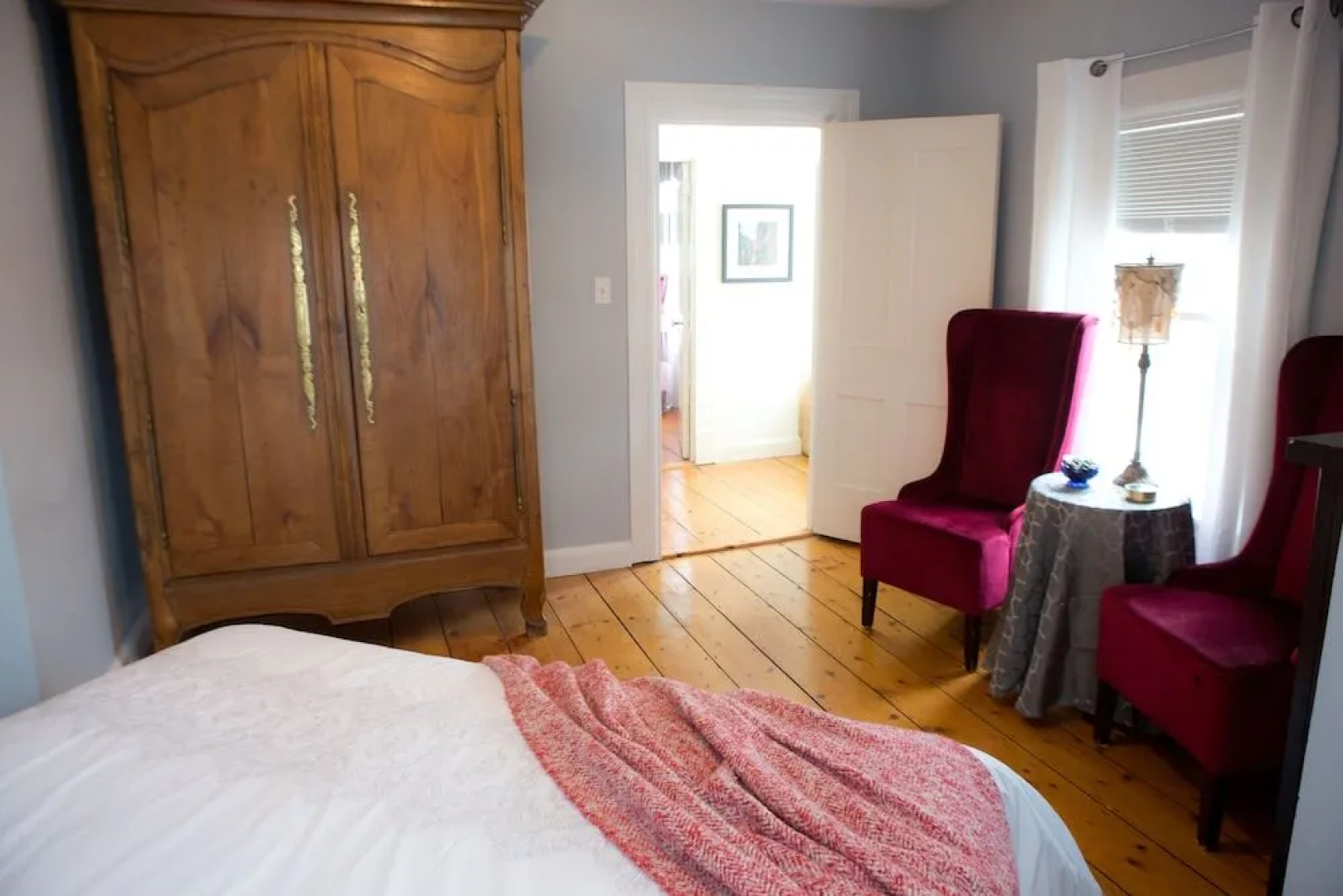 Red Mahone Bed & Breakfast