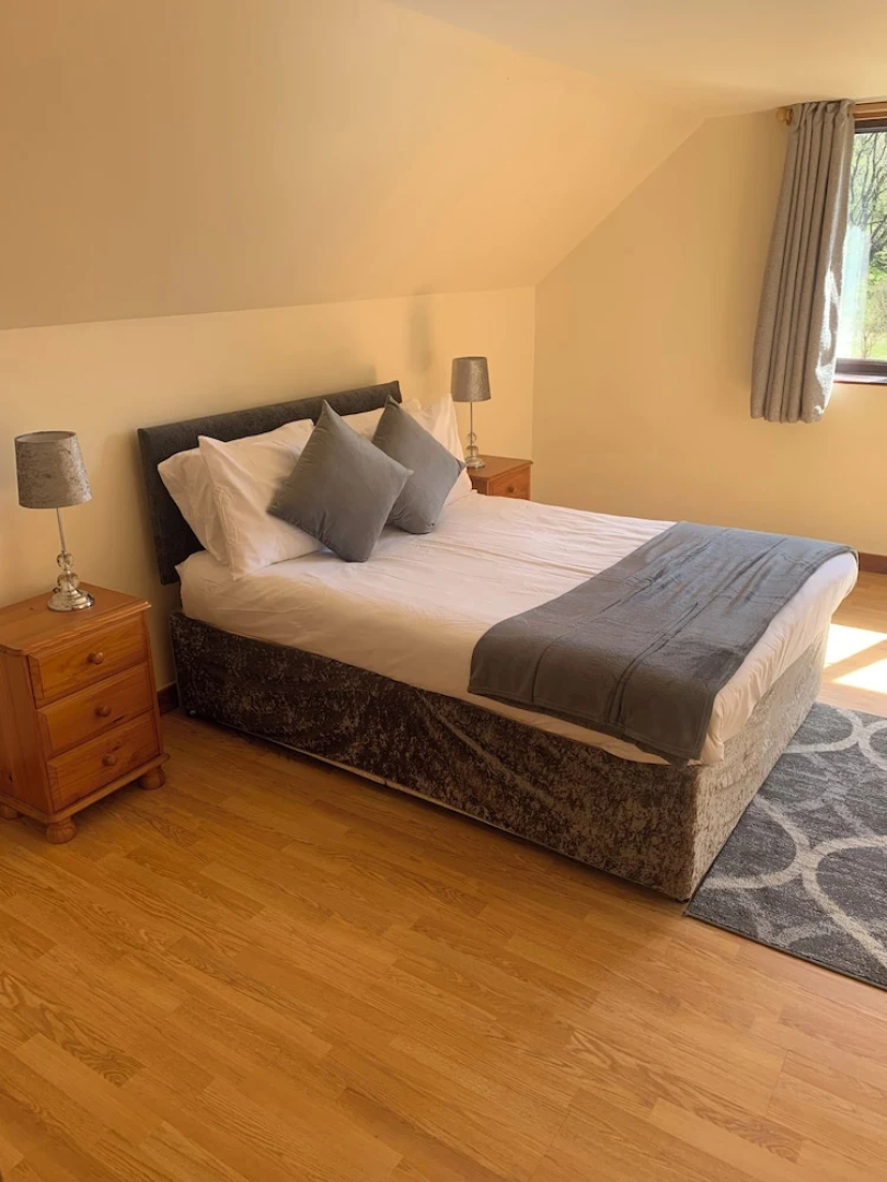 Captivating 5-bed Cottage With Private hot tub
