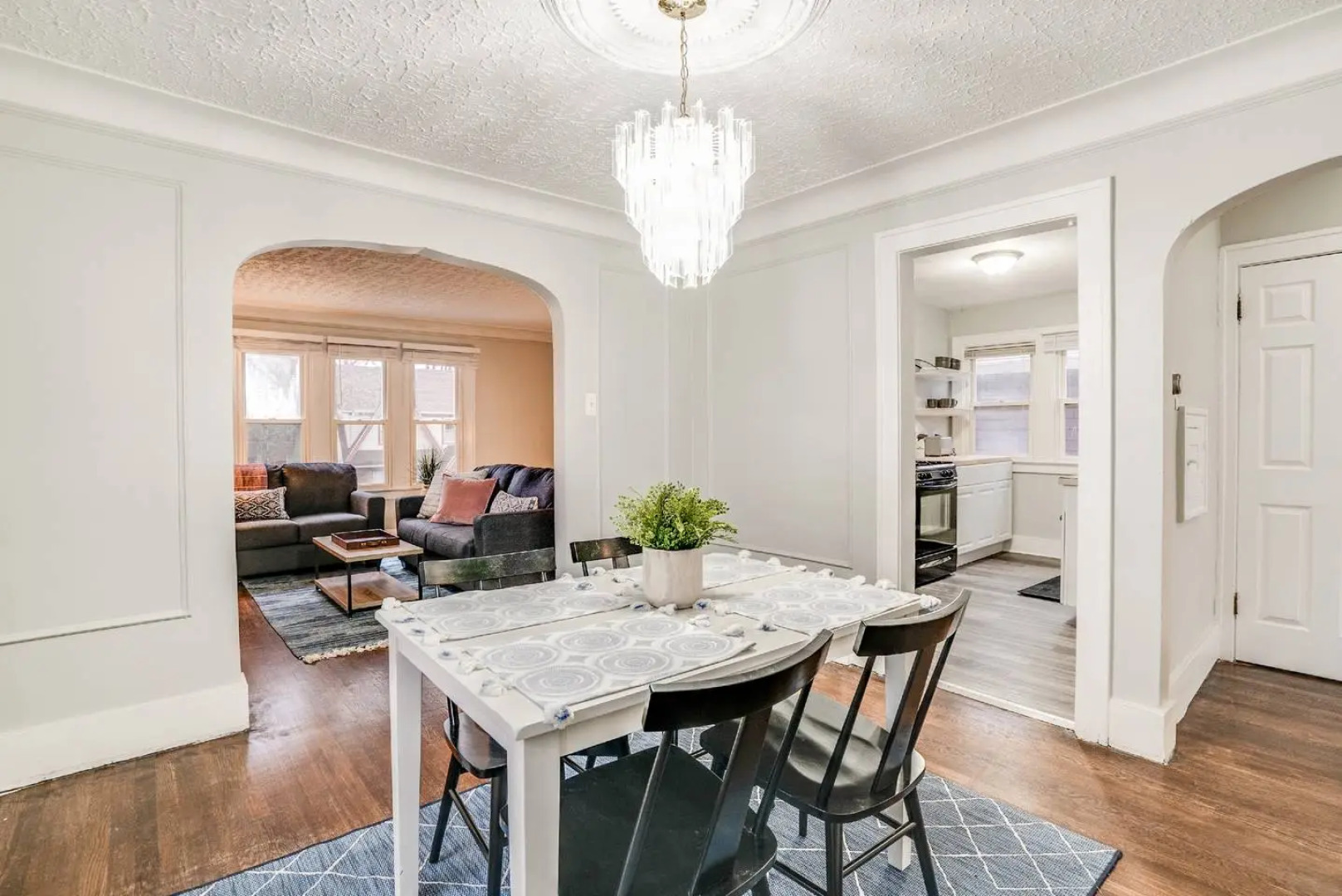 Cozy and comfortable apartment /15 minutes to down town