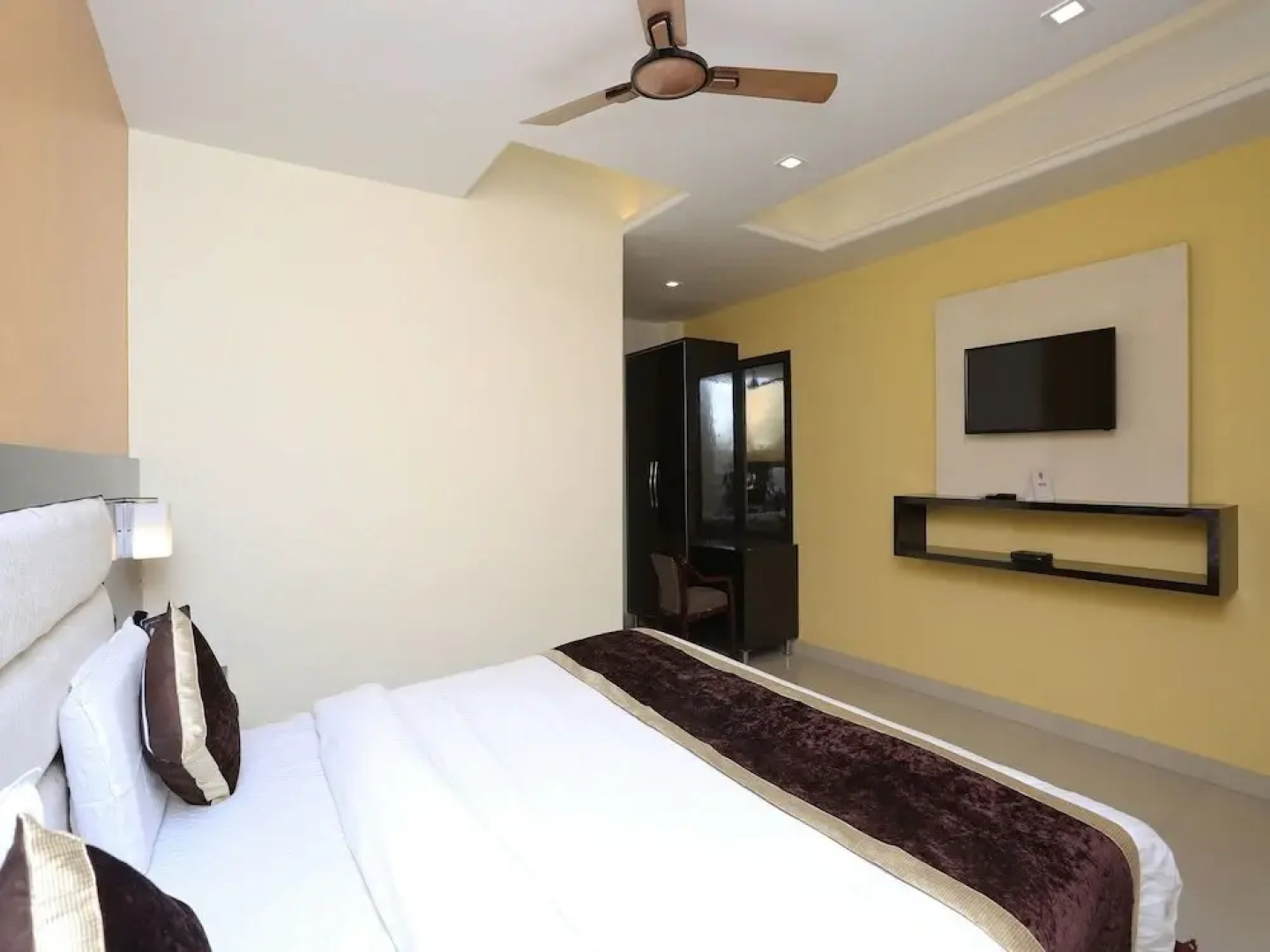 Century Grand By OYO Rooms