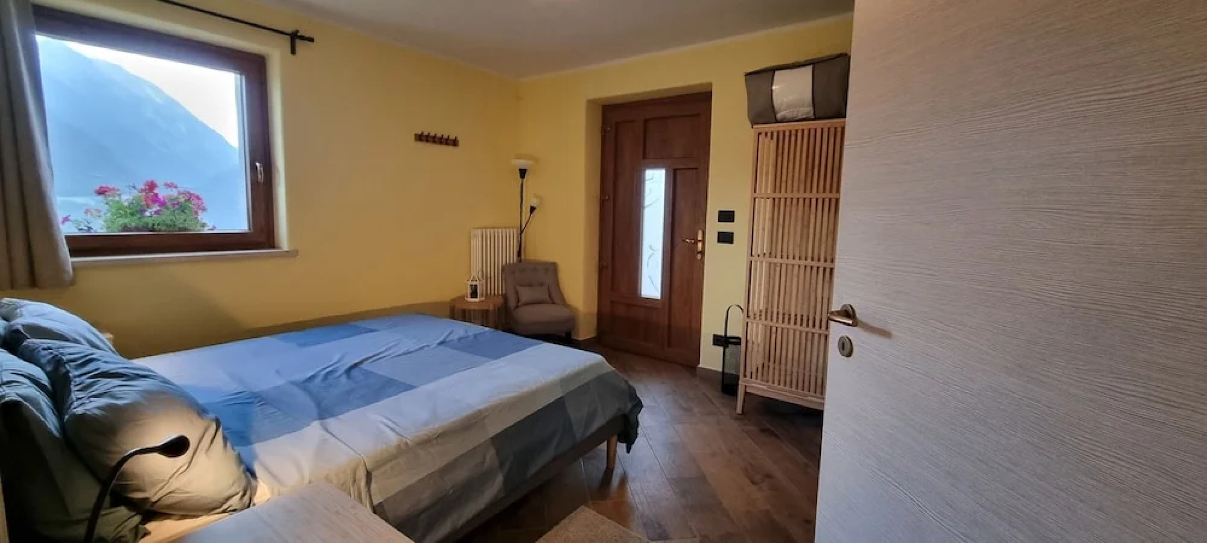 Lo Noyer Et Les Roses