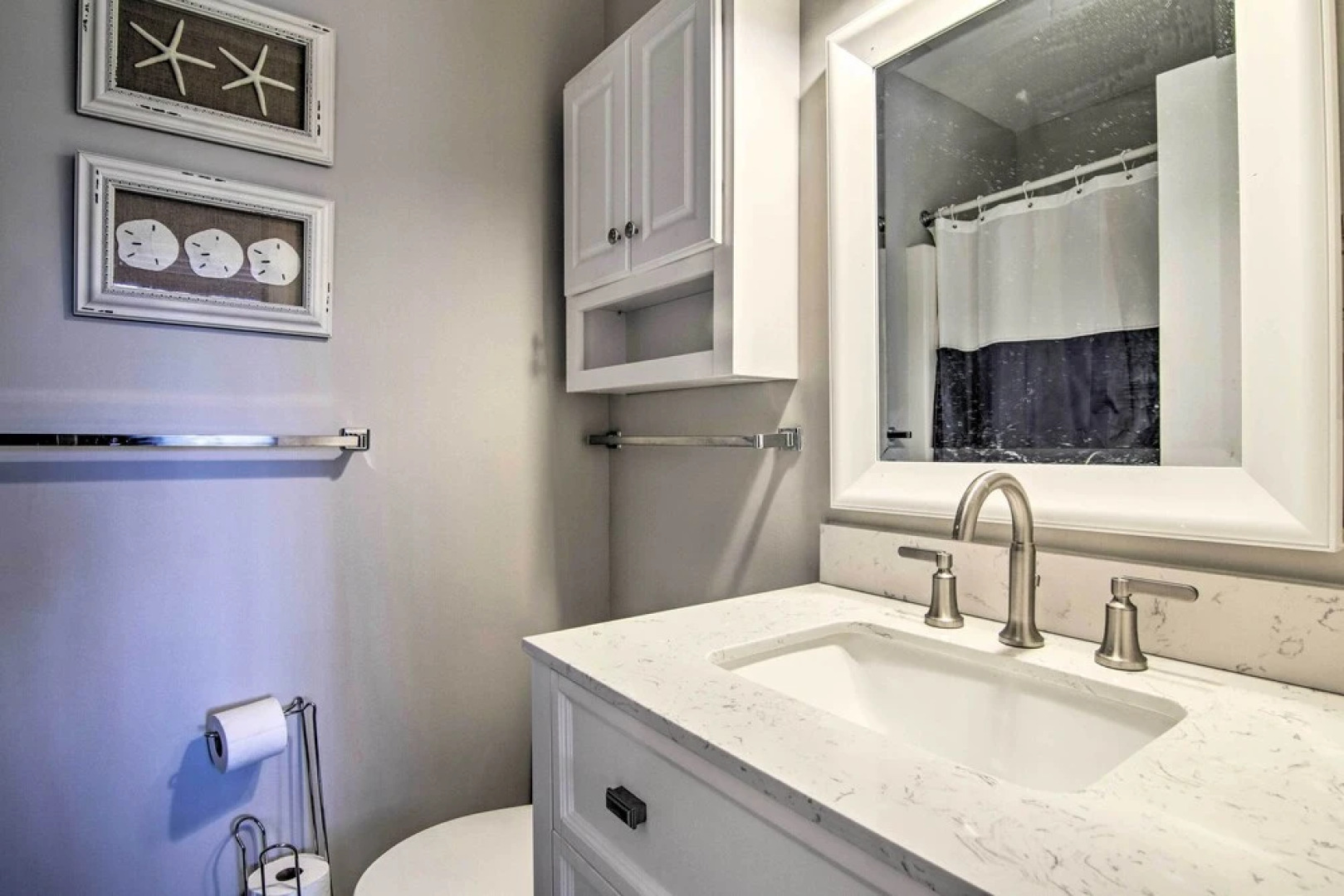 Townhome w/ Outdoor Shower < 1 Mile to Downtown