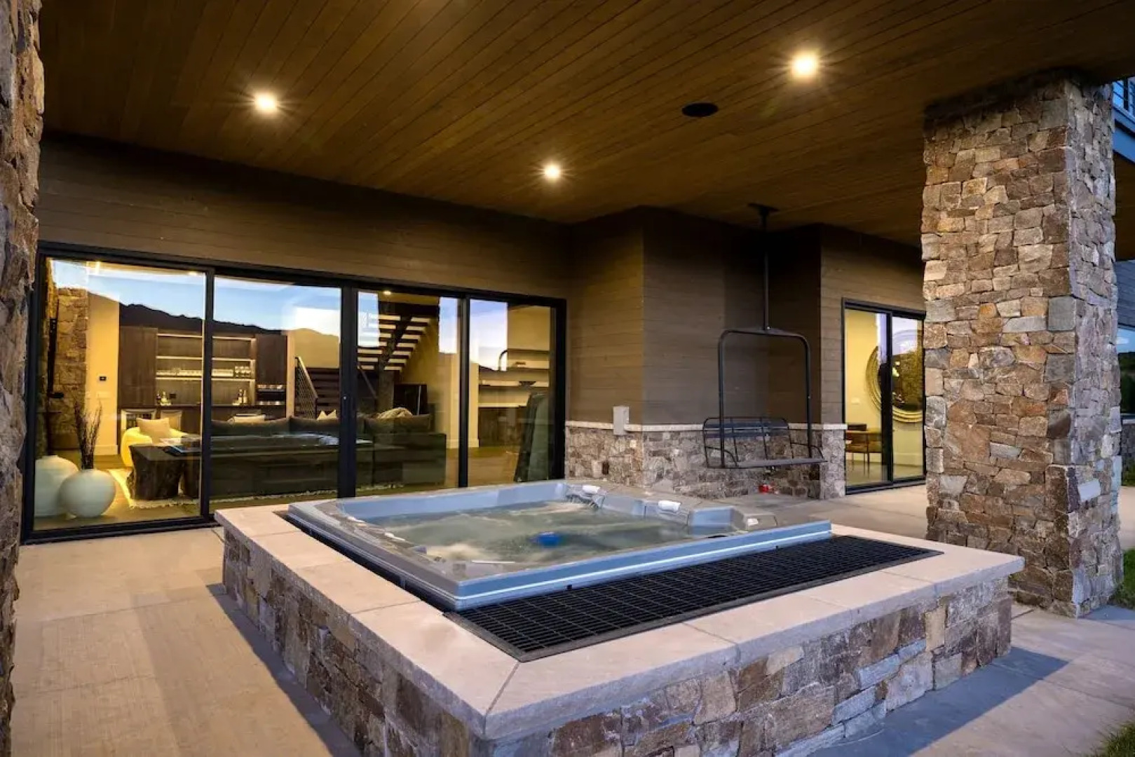 Reflection by Avantstay Sleeps 18 Lake Views Hot Tub Game Room