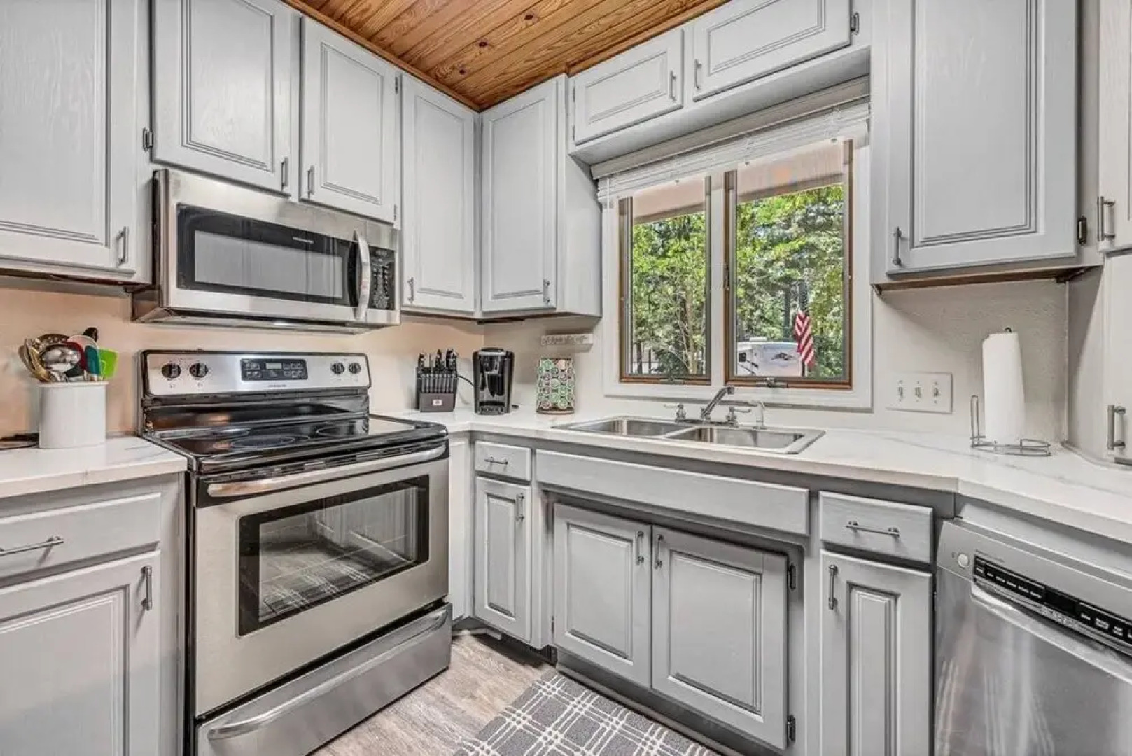 Beaver Lake Hillside Hideaway 2 Bedroom Home by Redawning