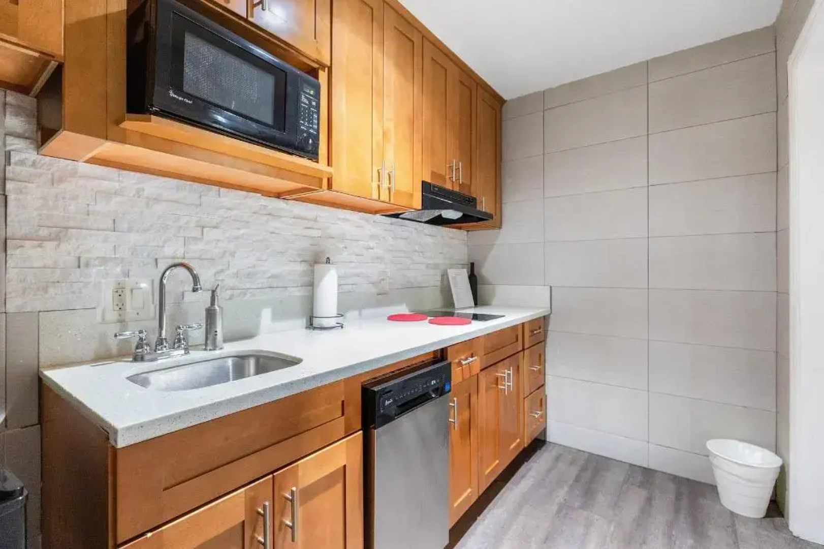 Le Blanc Inn & Suites