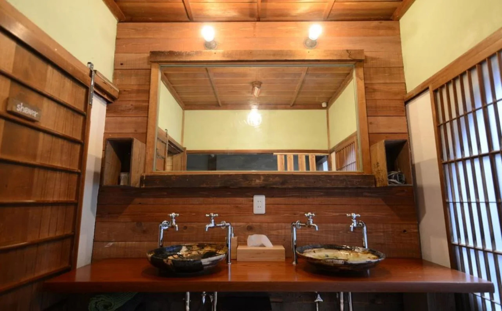 Taketa station hostel cue