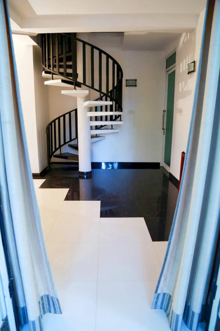 Airport City Hub Hotel