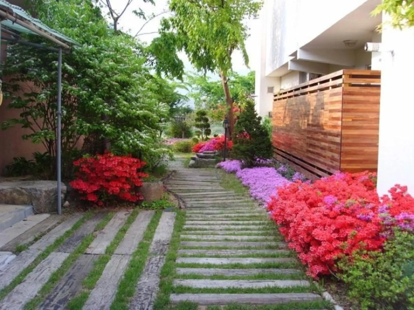 Yangpyeong Hayandohwaji Pension