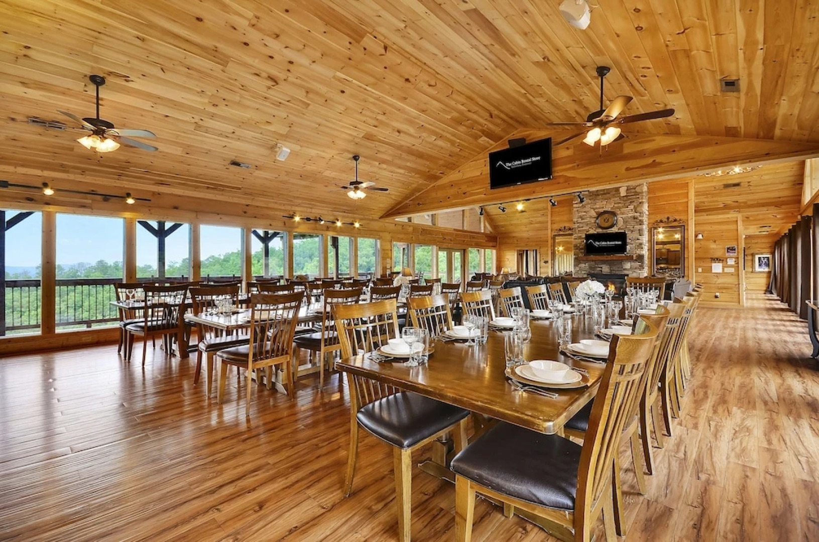 Gatlinburg Mansion - Fourteen Bedroom Cabin