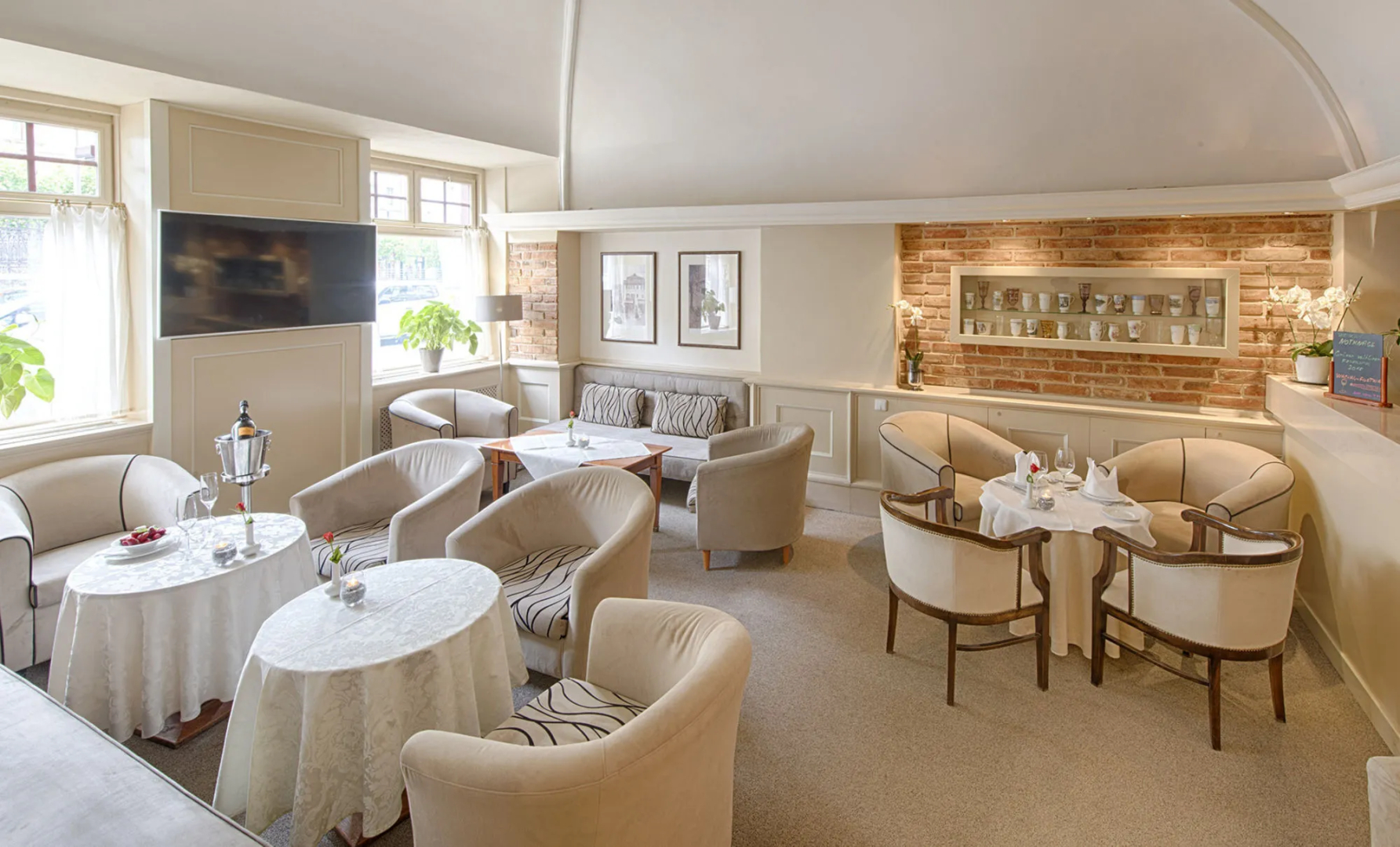 Hotel Embassy