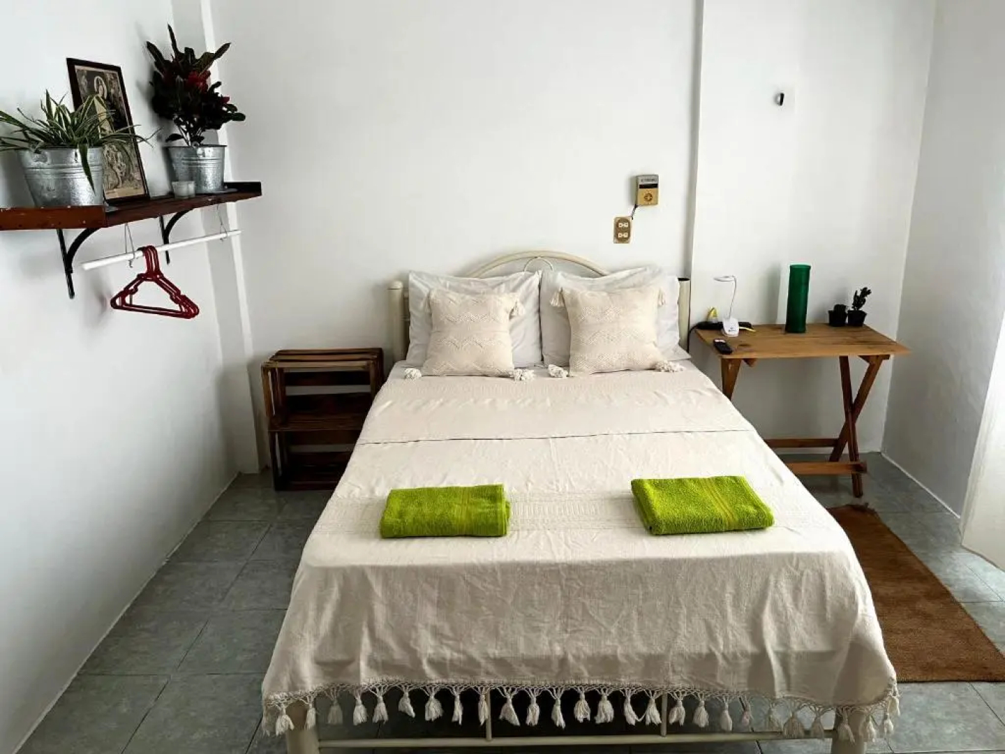 HomeStay Pochutla- Double Bed With Shared Bathroom in Private Home. Excellent Location, Wifi