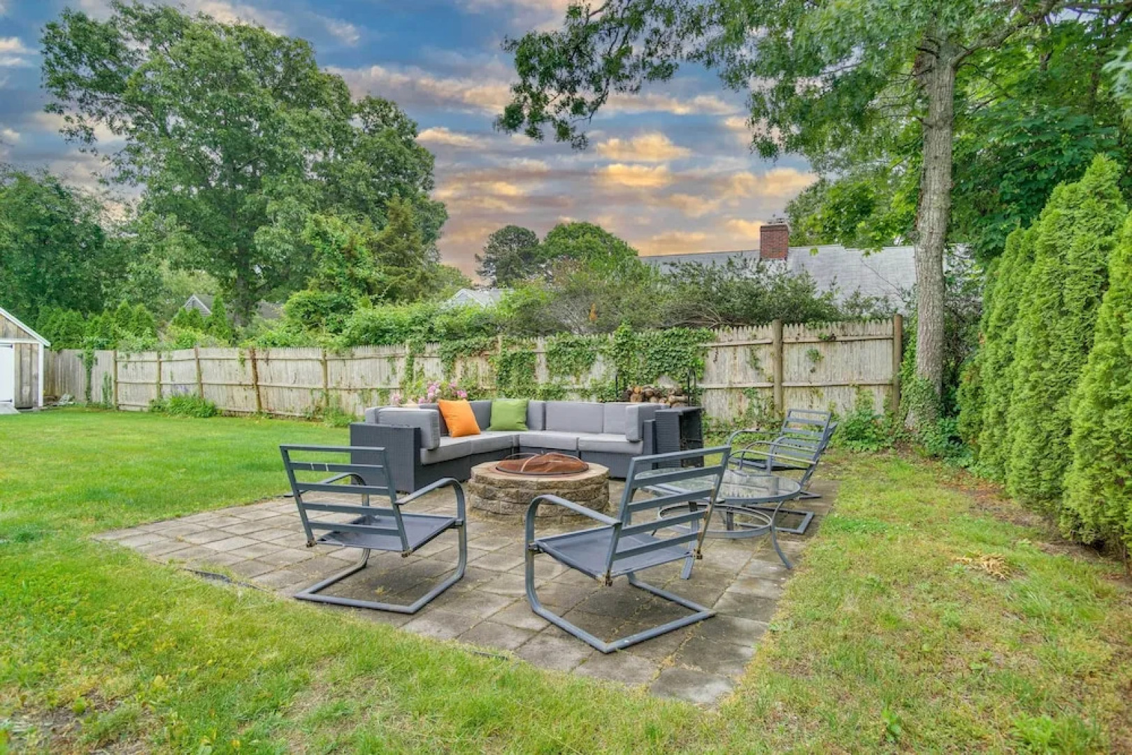 Dennis Retreat: 4 Mi to Mayflower Beach!