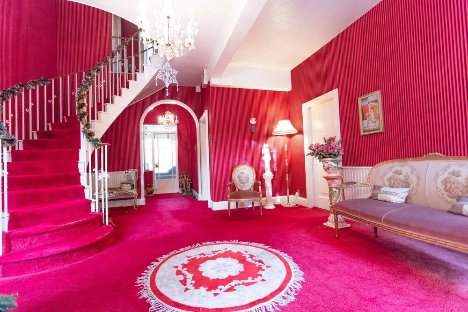 6 Bedroom Detached House