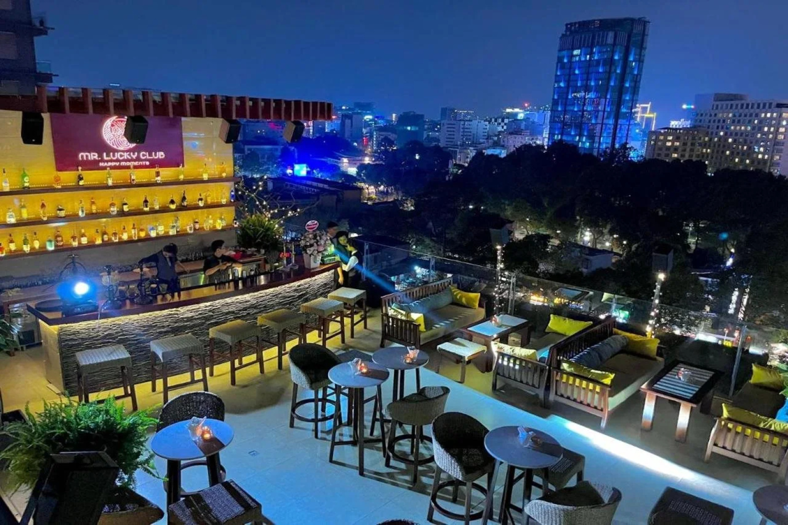 Happy Life Grand Hotel & Sky Bar
